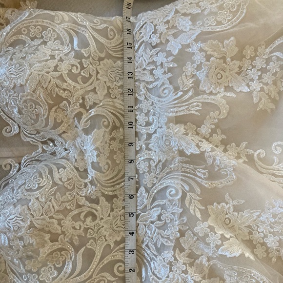 UNIQUE HIGH-LOW BRIDAL DRESS:14/16: - Picture 7 of 16